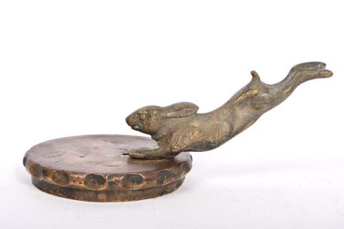RADIATOR CAP: A circa 1920s brass radiator cap with a leaping hare, 6cm high, lacking a screw to keep th ehare from swivelling