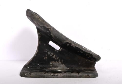SPARE WHEEL HOLDER: A spare wheel holder for vintage cars, 12.5cm high