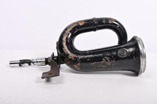 DESMO: A 1920s Desmo car horn and mounting bracket, impressed insignia to trumpet, 34cm high