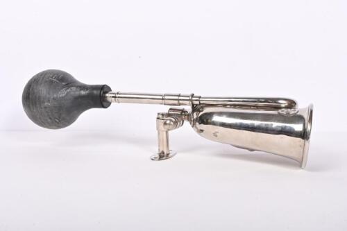 HORN: A Star nickle on brass car horn and bulb with mounting bracket, 50cm long