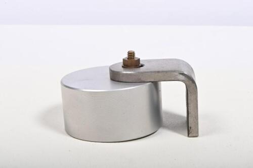 REILANG: A mounted bracket and base to be mounted on the firewall for the ReiLang oilers, 4.5cm high