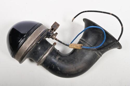 HORN: A circa 1920/30s 12 volt Bosch painted brass horn, 27cm high, 22cm wide, 15cm deep