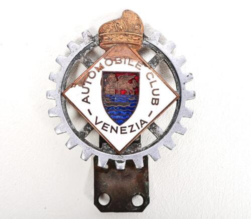 VENEZIA AUTOMOBILE CLUB: A circa 1940s Venezia Automobile Club, enamelled emblem on brass and chrome on brass, with mount, 7cm diameter