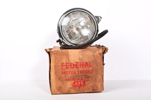 GUIDE: A 1950s NOS Guide truck headlight with indicator light in an original box, embossed to glass 423, Top, Sealed Beam, Guide, Made in USA, glass,diameter 16cm