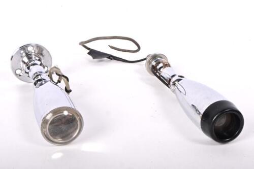 MAP READING LAMPS: Two adjustable map reading lamps. English