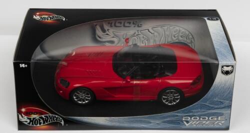 DODGE: A NOS 1:18 scale Hot Wheels Dodge Viper SRT-10 Convertible - Red die-cast model