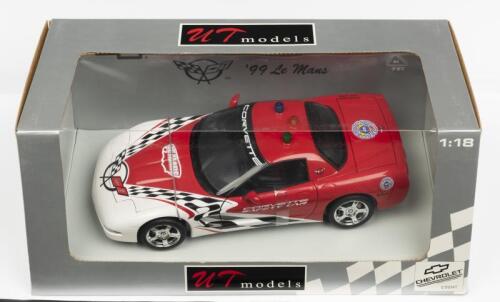 CORVETTE: A NOS 1:18 scale UT Models Corvette 1999 Le Mans Safety Car die-cast model