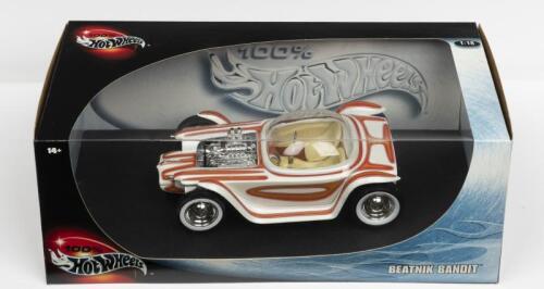 HOT WHEELS: A NOS 1:18 scale Hot Wheels "Beatnik Bandit" die-cast model