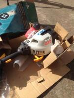 GARDEN A &lsquo;Briggs & Stratton&rsquo; 450 Series 148cc mower with catcher; a Ryobi 30cc (PLT-3043YW) line trimmer in box; together with two Ozito 3 in 1 vacuum/ blower/mulcher.&nbsp;&nbsp; - 6