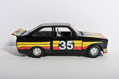 FORD: A 1:24 scale Bburago Ford Escort RS 1800 (0118