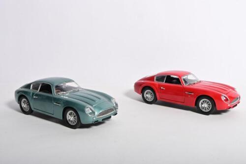 ASTON MARTIN: Two 1:18 scale Aston Martin DB4GT Zagato models by Road Signature. Red and green