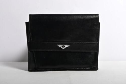 BENTLEY: A modern English made Bentley manual pouch in black leather