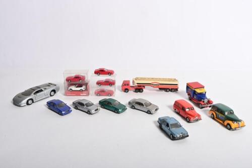 MODELS: A collection of various model cars from various model manufacturers including herpa, Maisto, Matchbox, WIKING. Mercedes-Benz E-Klasse, S-Class, Jaguar XJ 220, Model T-Ford, FJ Holden models