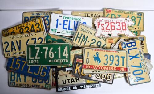 U.S NUMBER PLATES: A quantity of U.S car and truck number plates from various U.S states