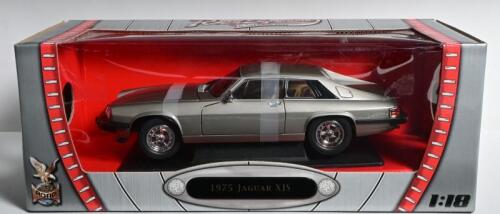 JAGUAR: A 1:18 scale ROAD Signature 1975 Jaguar XJS in silver. Original box