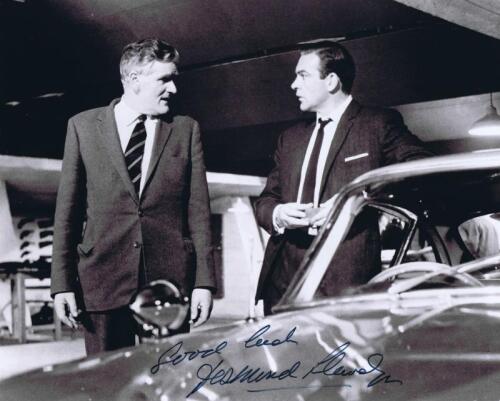 JAMES BOND: A black and white picture depicting Desmond Llewelyn as 'Q'&nbsp;and Sean Connery. Picture autographed by Desmond Llewelyn. 25cm wide 20cm high