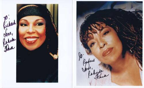 FLACK: Two colour pictures on photographic paper of Roberta Flack. Roberta Flack signatures
