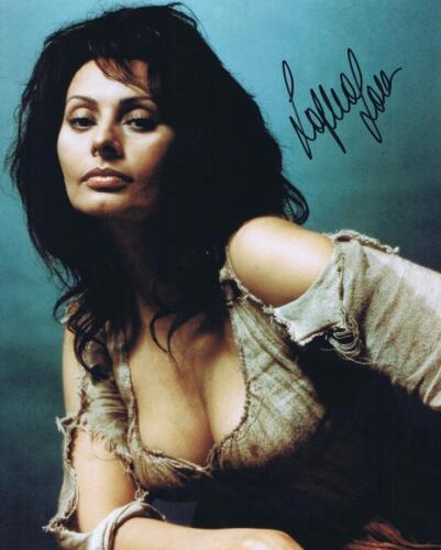 SOPHIA LOREN: A colour portrait of actor Sophia Loren, autographed by Sophia Loren
