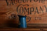 AMPOL: A cute little Ampol metal pouring tin with lid, 11cm high - 3