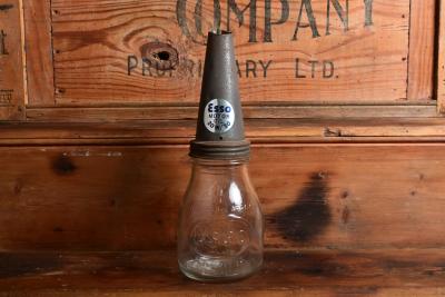 ESSO: A mid 20th century "ESSO" embossed one imperial pint oil bottle, with "Esso Motor Oil 20W/30" tin pourer and dust cover