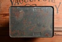 SHELL: A circa 1970s one gallon 'X-100 30/40' motor oil tin with embossed lid - 6