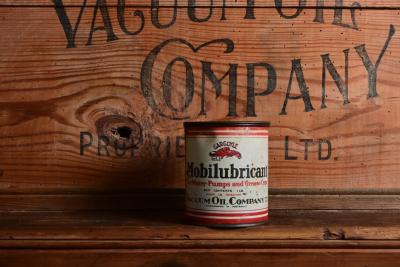 MOBIL OIL: An Australian circa 1920s/1930s Gargoyle Vacuum Oil 'Mobilubricant' grease tin