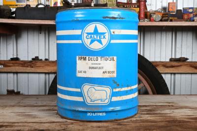 GOLDEN FLEECE/CALTEX: A rare duel branded Caltex/Golden Fleece 1970s 20 litre 'RPM DELO 100 OIL, SAE 40' oil drum