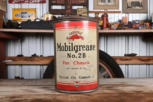 VACUUM OIL CO: A early 1930s "Gargoyle Mobilgrease No 2B" thirty pound oil drum with handle and raised lid