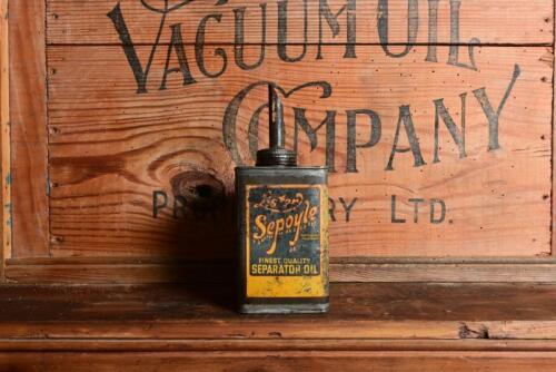 LISTER: An early one pint Lister Sepoyle square oil tin