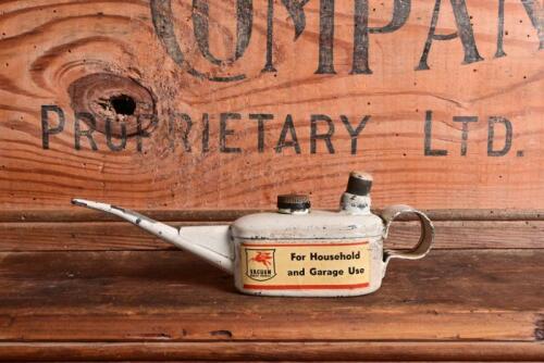 MOBIL: A cute small Australian 'Mobile Handy Oil' oiler with hand primer, 18cm long