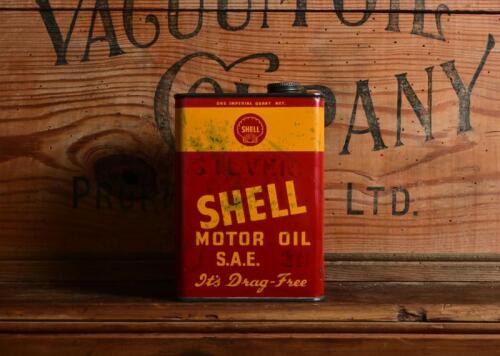 SHELL: A circa 1960s one imperial quart "Shell Motor Oil SAE 20" oil tin