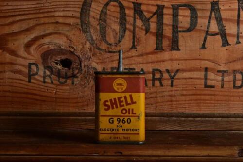 SHELL: A 1950s "Shell G960 Oil" 4 ounce tin