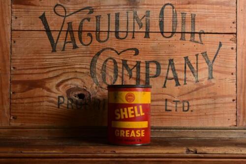 SHELL: An Australian 1950s "Shell Grease" one pound tin