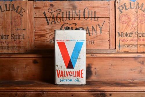 VALVOLINE: An American Valvoline 5 quarts oil tin, 30cm high