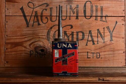 UNA: An Australian mid 20th century "Una" one and a quarter pint spring oilcan