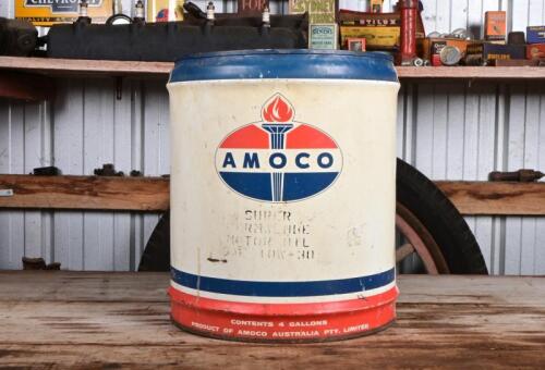 AMACO: A circa 1960s/1970s four gallon Amaco 10W-30 motor oil drum, lacking top