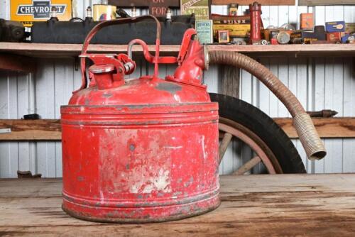PRATT: A circa 1960s Australian Pratt embossed spring loaded trigger fuel can, 36cm high