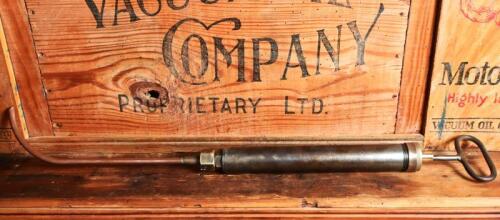 GREASE GUN: An early brass and metal grease gun, 69cm long closed