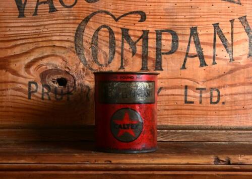 CALTEX: A circa 1930/40s one pound "Caltex Chassis Lubricant" tin