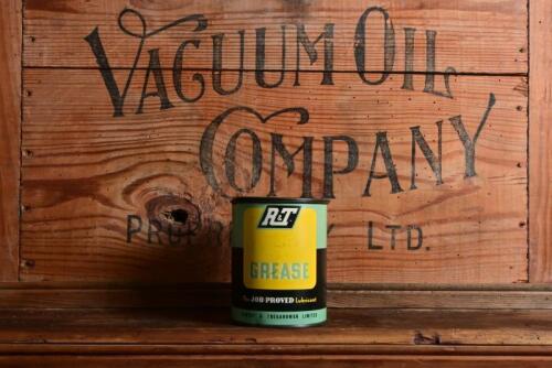 RAMSAY & TREGANOWAN: A 1 pound grease tin by R & T , La Trobe Street Melbourne