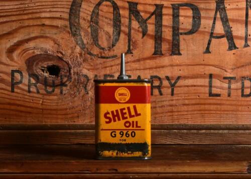 SHELL: A 1950s "Shell G960 Oil" 4 ounce tin