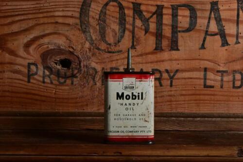 VACUUM OIL CO: A 1930/40s "Mobil Handy Oil" four fluid ounce tin