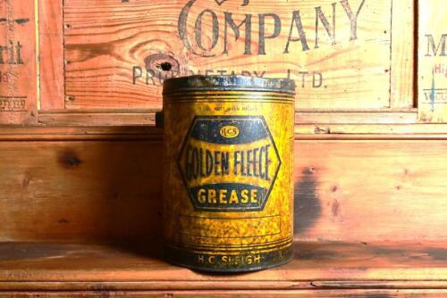 GOLDEN FLEECE: A 1920/30s "Golden Fleece Grease" seven pound grease tin, without lid or handle, marked HC Sleigh to base