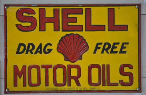 **SHELL: A reproduction of a circa 1930/40s enamelled "Shell Drag Free" sign, 28 x 43cm