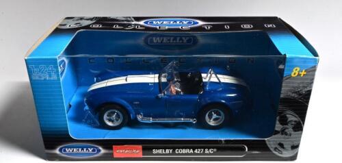 COBRA: A 1:24 scale WELLY SHELBY COBRA 427 S/C in blue with white GT stripe