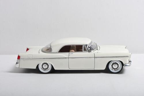 CHRYSLER: A 1:18 scale Maisto Chrysler 300B (1950). White
