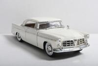 CHRYSLER: A 1:18 scale Maisto Chrysler 300B (1950). White - 2