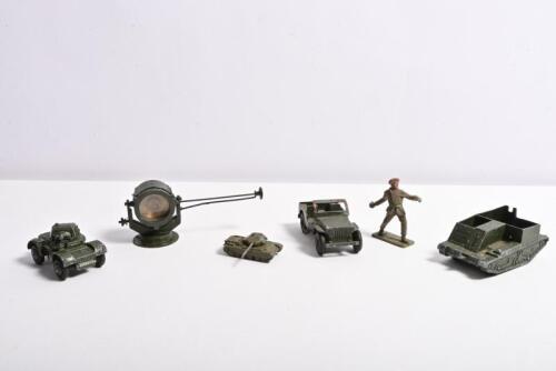 DIECAST MILITARY: A collection of period military diecast by various toy manufacturers. Bren Gun Carrier, Jeep, Rotating Searchlight, Crescent Toy grenade throwing soldier
