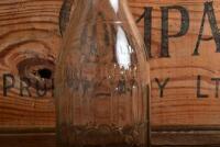 SHELL: An early New Zealand "Shell" embossed one quart oil bottle - 3