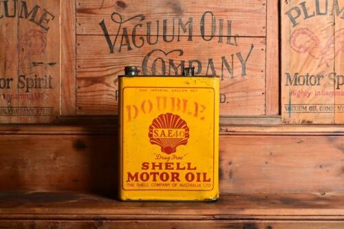 SHELL: A circa 1930s/1940s Australian Shell one gallon 'DOUBLE, S.A.E 40', oil tin with embossed top, 28.5cm high